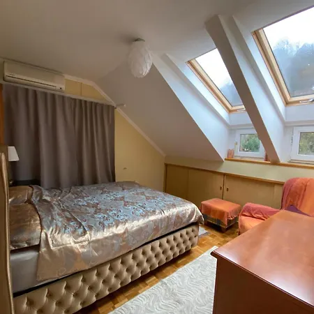 Unique Apartma In The Center 아파트 *